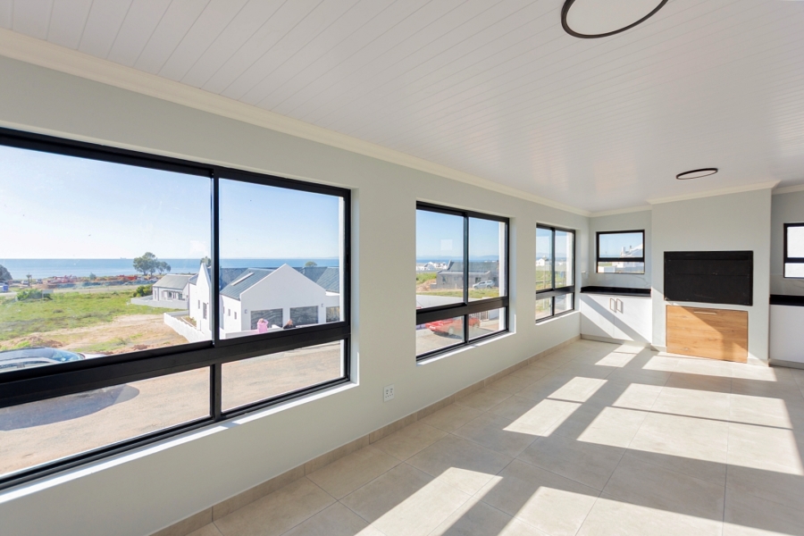 4 Bedroom Property for Sale in Da Gama Bay Western Cape